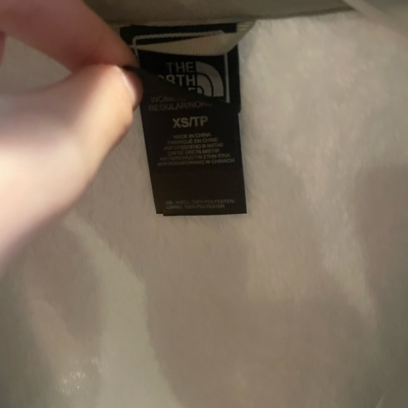 White Fuzzy North Face - Picture 6 of 6